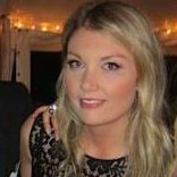 Profile Picture of Amanda Perrin (@perrinwerks) on Poshmark