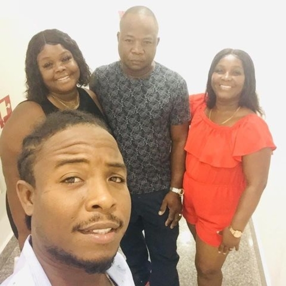 Profile Picture of Mark Fernandes (@markfernande886) on Poshmark