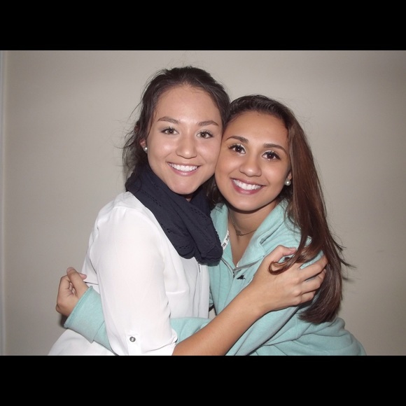 Profile Picture of Denise Lauriano (@denise1426) on Poshmark