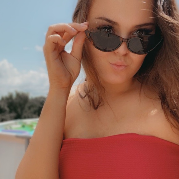 Profile Picture of Isabelle Rogers (@isabellekrogers) on Poshmark