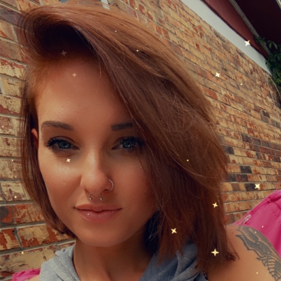 Profile Picture of Amber Hypes (@amberhypes) on Poshmark