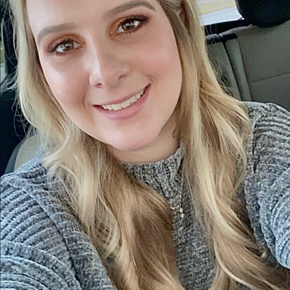 Profile Picture of Amanda Hays (@haysama21) on Poshmark