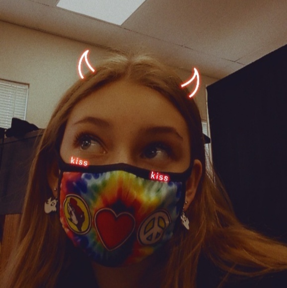 Profile Picture of Sophie Schrantz (@sophwee) on Poshmark