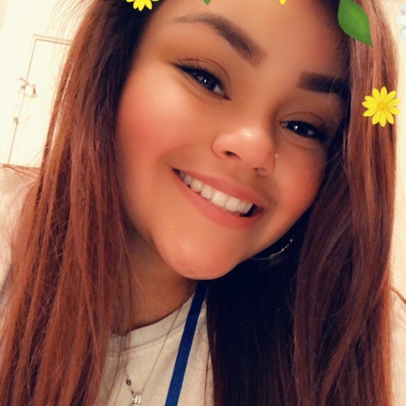 Profile Picture of Angel Wiedner (@awiedner) on Poshmark