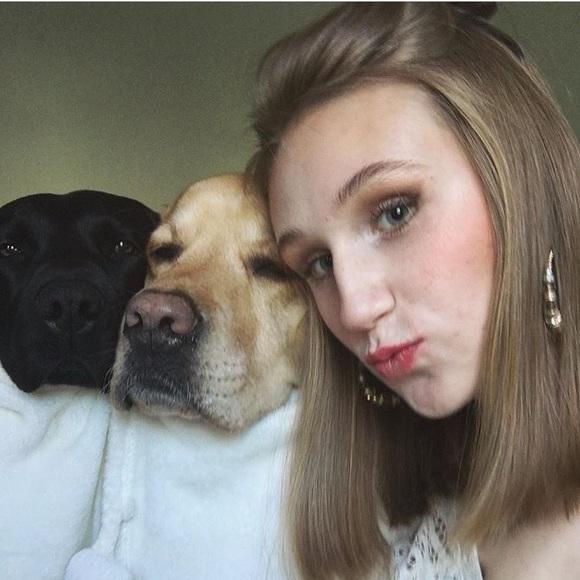 Profile Picture of Kara Webb (@karawebb33) on Poshmark