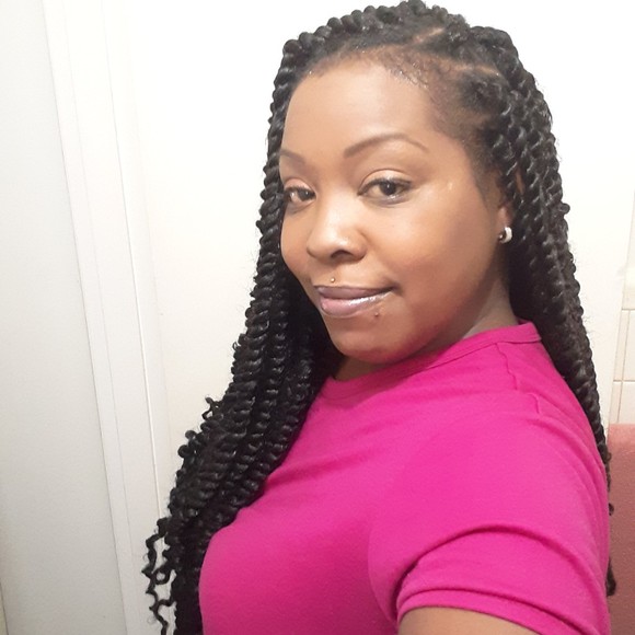 Profile Picture of Danielle Perry (@trinnygal) on Poshmark