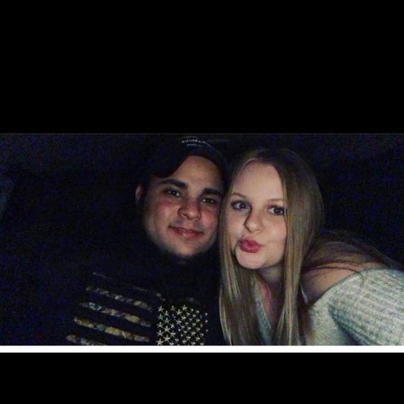 Profile Picture of Courtney Broyhill (@c_broyhill) on Poshmark