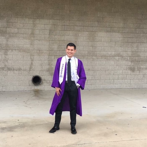 Profile Picture of Ivan Leal (@ivanleal98) on Poshmark