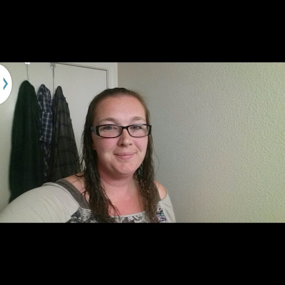 Profile Picture of Jennifer Fuller (@fullerjenn82) on Poshmark