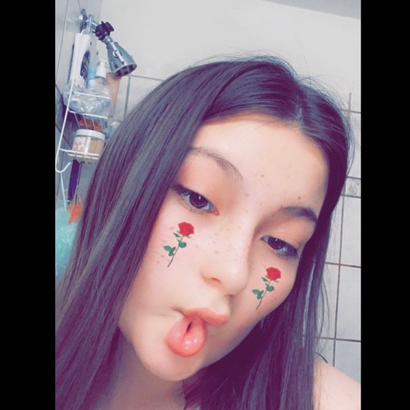 Profile Picture of Kenna Harper (@kennaa420) on Poshmark