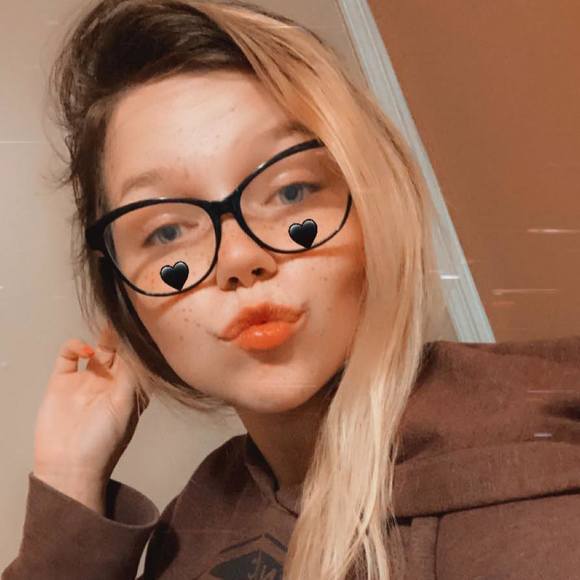 Profile Picture of Candace Engle (@candacedengle) on Poshmark