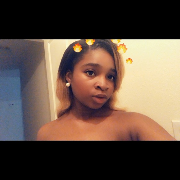 Profile Picture of Dene Rowe (@raisins18) on Poshmark