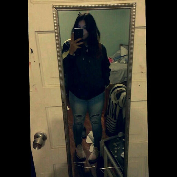 Profile Picture of Celine Gonzalez (@celine88) on Poshmark