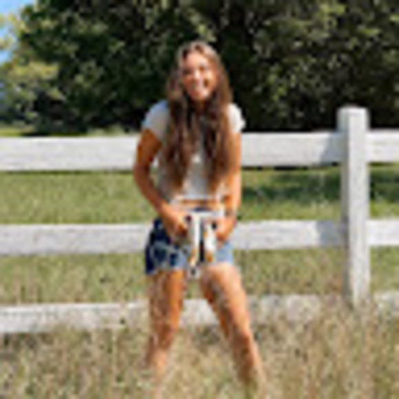 Profile Picture of Morgan Del valle (@morgandelvalle) on Poshmark