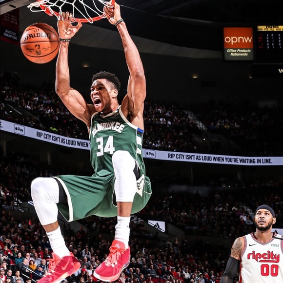 Profile Picture of Landan Bardowski (@landanbard) on Poshmark