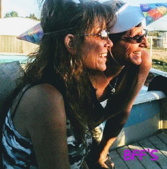 Profile Picture of Karen Travis (@kjht) on Poshmark