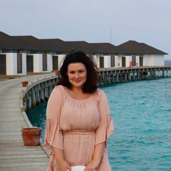 Profile Picture of Lisa Hobday (@lisahox) on Poshmark