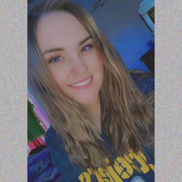 Profile Picture of Melissa Mikus (@melissa_mikus) on Poshmark