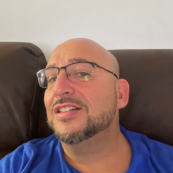 Profile Picture of Mike Cruz (@mikecruz828) on Poshmark