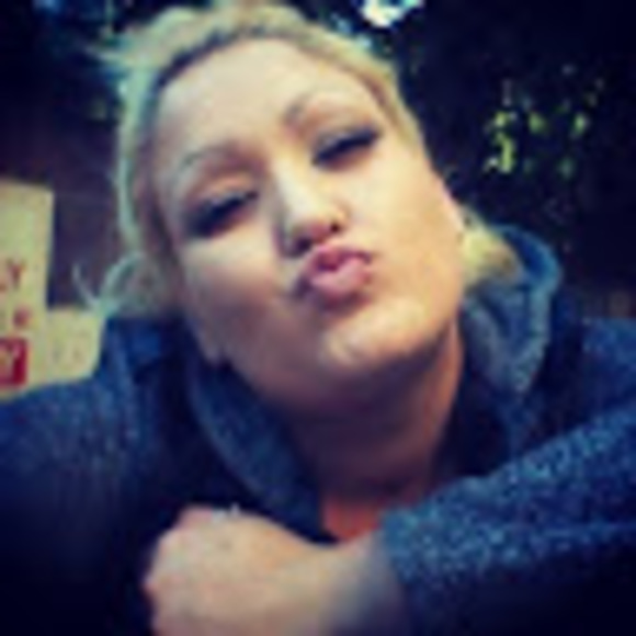 Brooke Fedonick - Poshmark Profile Picture of Brooke Fedonick (@brooke_fedonick) on Poshmark