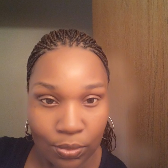 Profile Picture of April Thompson (@babylove2017) on Poshmark