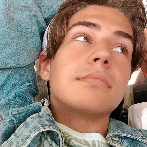 Profile Picture of Gabe Hoffay (@g_hoffay) on Poshmark