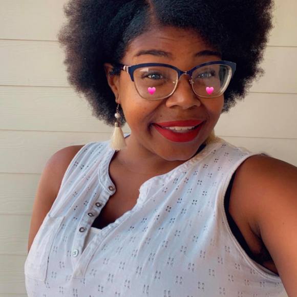 Profile Picture of Jordyn White (@jordynandasia) on Poshmark