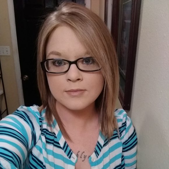 Profile Picture of Lisa Gilliam (@lisagilliam26) on Poshmark