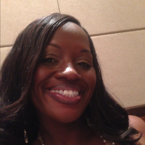 Profile Picture of Damonica Sumpter (@damonica_ray) on Poshmark