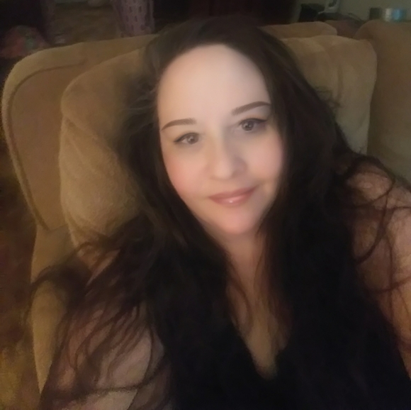 Profile Picture of Tamara Jeffries (@tjeffries1) on Poshmark