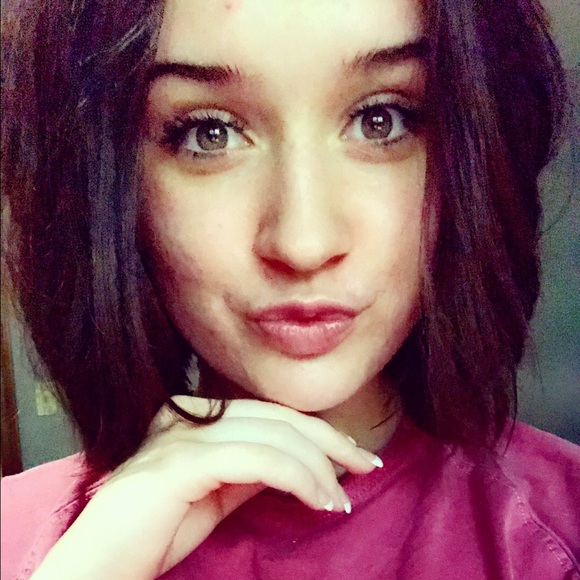 Profile Picture of Maddison Smith (@maddikole) on Poshmark