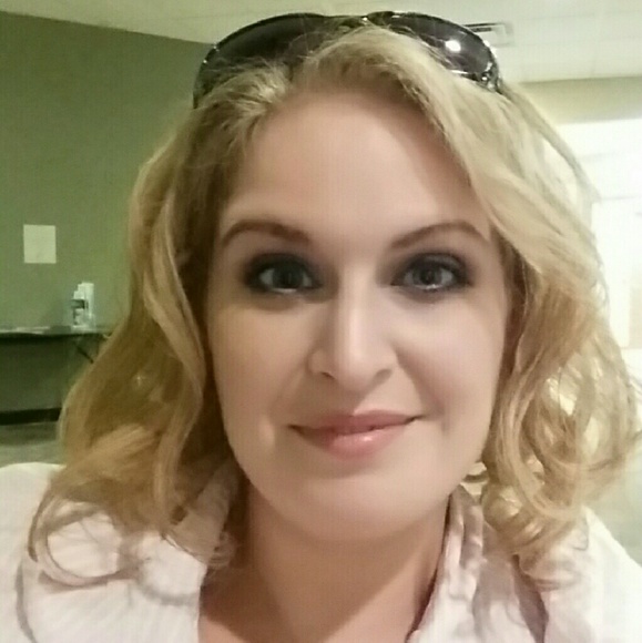 Profile Picture of Amanda Przybylo (@mandie72481) on Poshmark