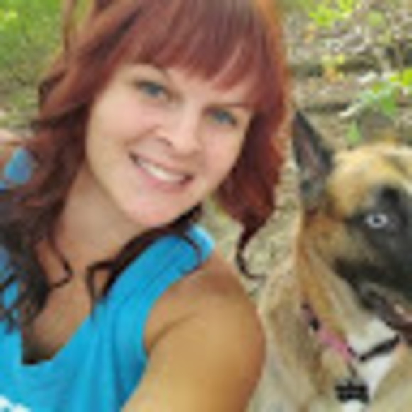 Profile Picture of Kelly Maclennan (@maclenka) on Poshmark