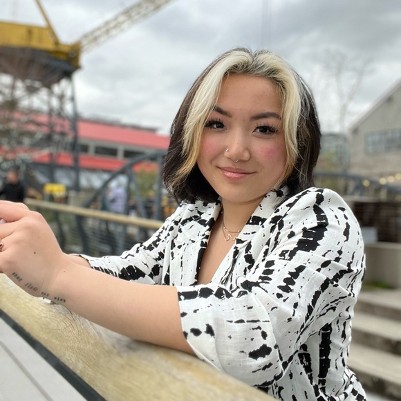 Profile Picture of Rosa Eskelson (@eskelsxn) on Poshmark