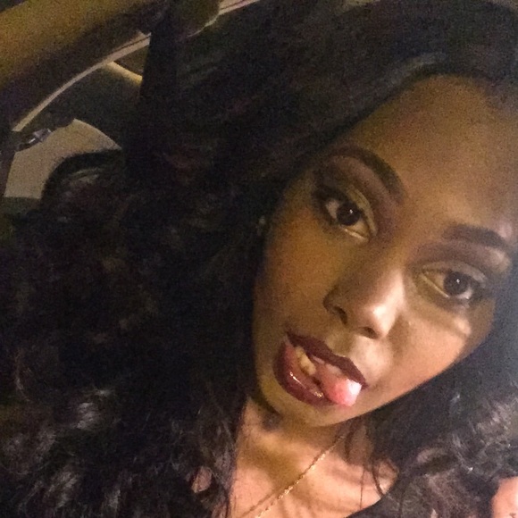 Profile Picture of Talia Thomas (@taleeahhhhh) on Poshmark