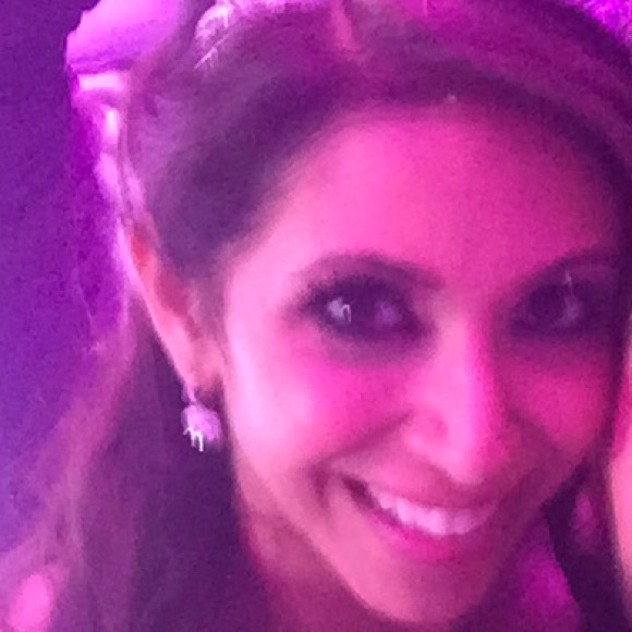 Profile Picture of Farnoush Term (@farnoush7) on Poshmark