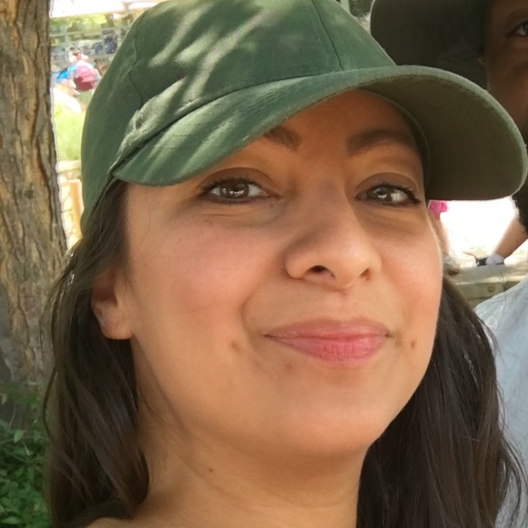 Profile Picture of Claudia Dupuch (@cdupuch) on Poshmark