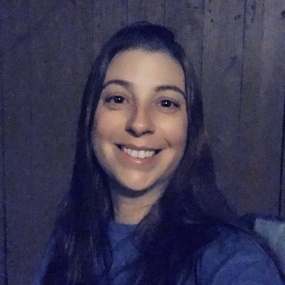 Profile Picture of Megin Frey (@meginleigh) on Poshmark