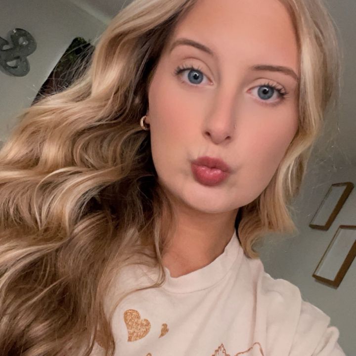 Profile Picture of sarah . 🖤 (@sarahpeer_) on Tiktok