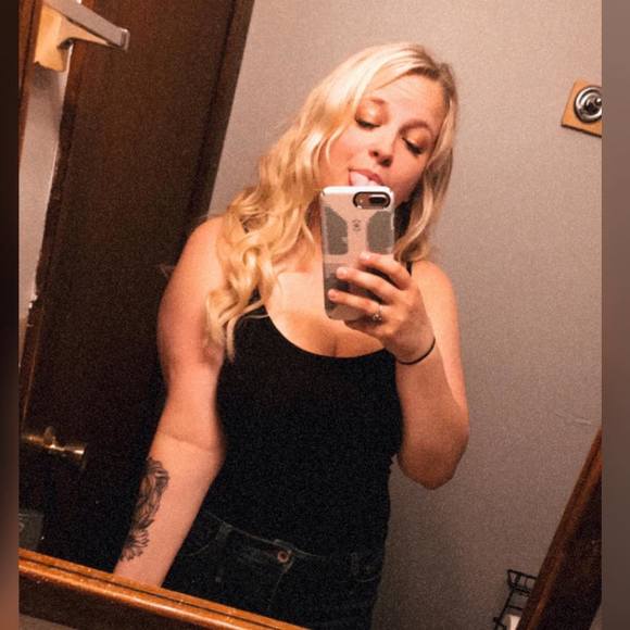 Profile Picture of Aimee Hoschar (@aim11) on Poshmark