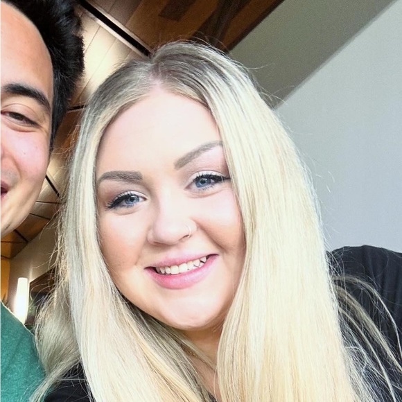 Profile Picture of Madison Roffler (@madisonraymond) on Poshmark