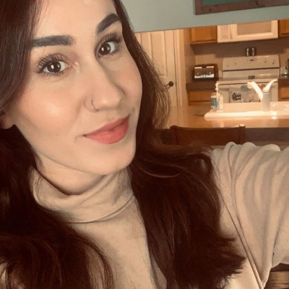 Profile Picture of Adrianna Eplite (@aeplite) on Poshmark