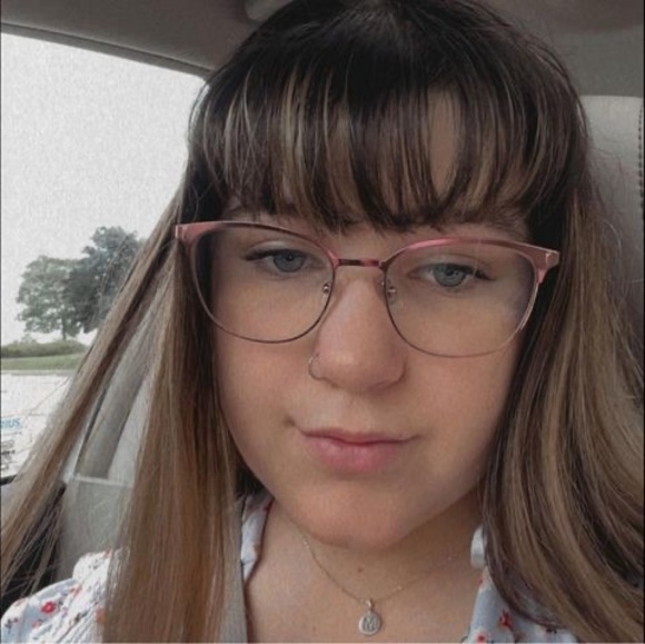 Profile Picture of Genevieve Montagna (@g_montagna) on Poshmark