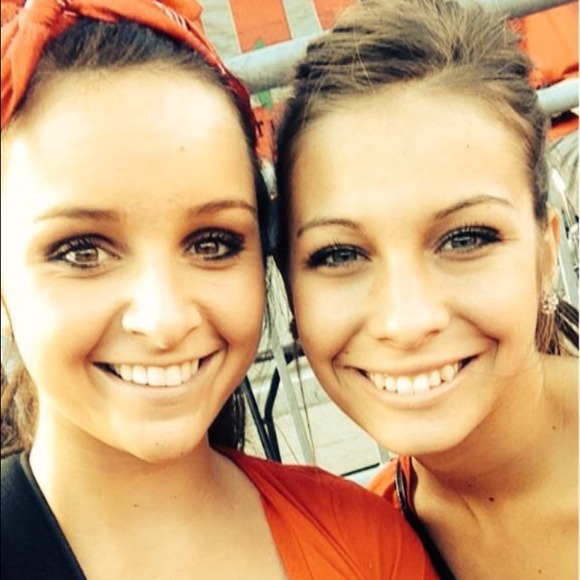 Profile Picture of Hannah Schneider (@hschneider0) on Poshmark