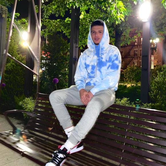 Profile Picture of Moses Oudi (@mosesoudi) on Poshmark