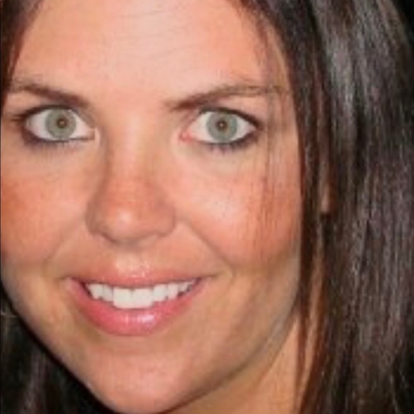 Profile Picture of Amy Murdock (@sunkissedwishes) on Poshmark