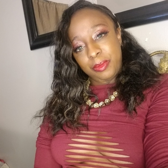 Damone Kelly - Poshmark Profile Picture of Damone Kelly (@msdalia22) on Poshmark