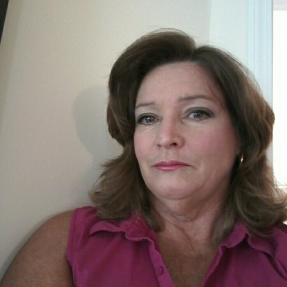 Profile Picture of Patti Milovich (@pattimilovich) on Poshmark