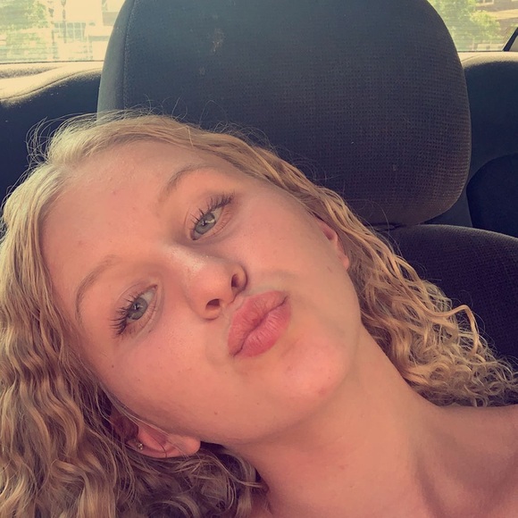 Madison Hurtis - Poshmark Profile Picture of Madison Hurtis (@madison_hurtis) on Poshmark