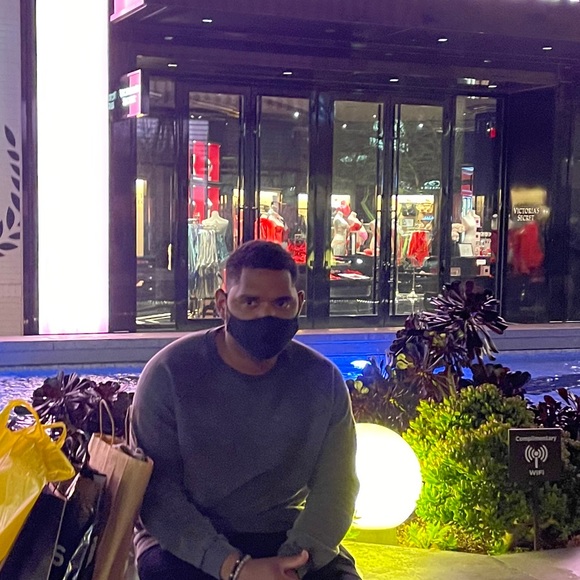 Profile Picture of Jordan Savoy (@jordansavoy527) on Poshmark